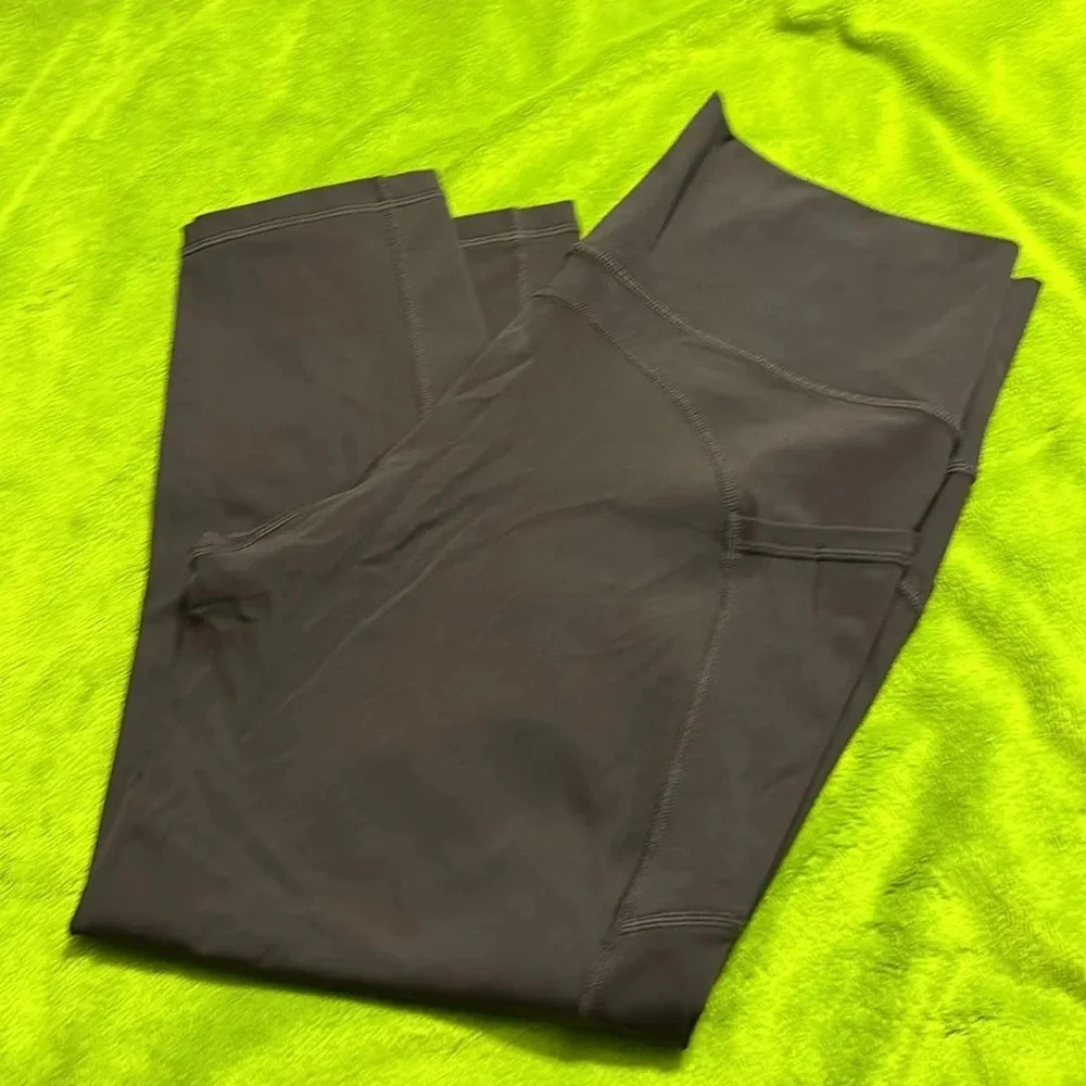 ZYIA Wine Pocket Brillant Hi Rise Capri Legging 20" Size 14-16 - Picture 3 of 7